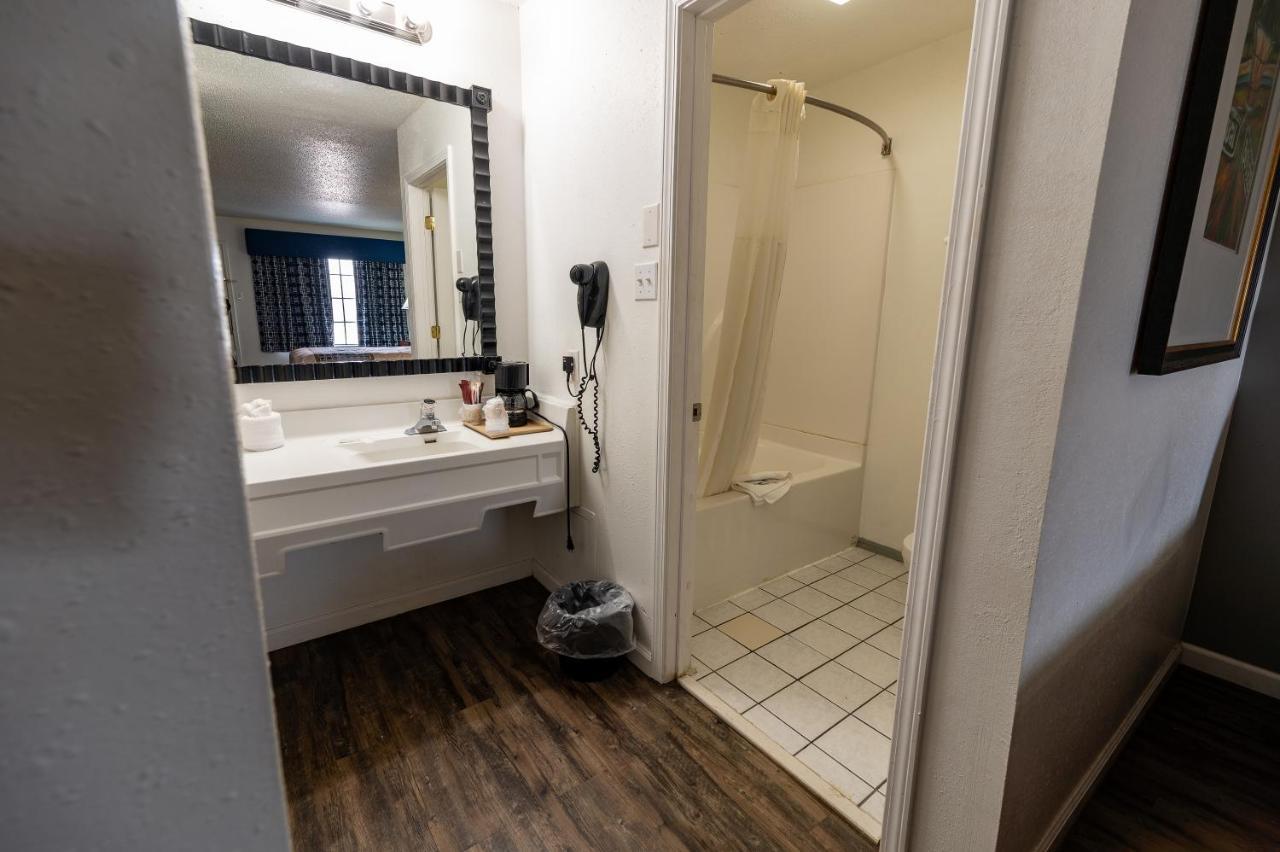 American Inn&Suites Russellville Eksteriør bilde